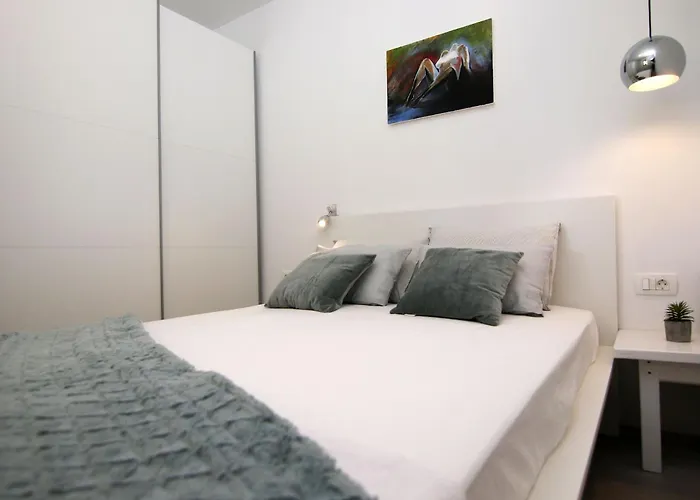 Stone Olea-three Bedroom With Pool Supetar