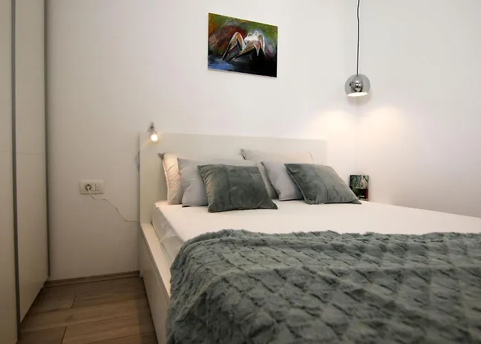 Stone Olea-three Bedroom With Pool Villa Supetar