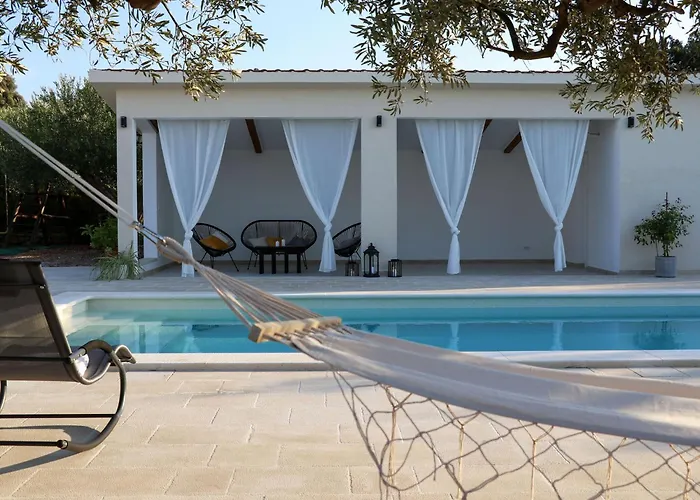 Stone Olea-three Bedroom With Pool Villa Supetar