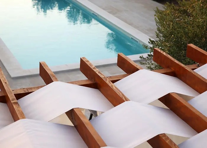 Stone Olea-three Bedroom With Pool Villa Supetar