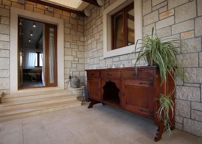 Stone Olea-three Bedroom With Pool *