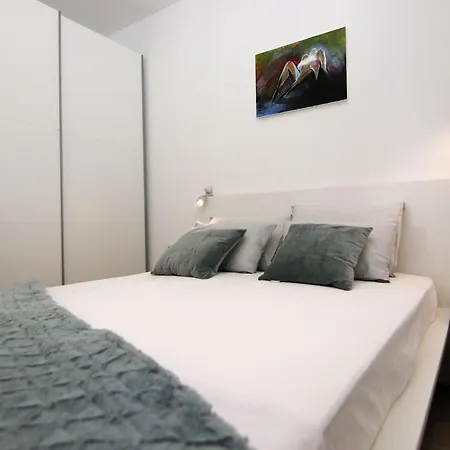 Stone Olea-three Bedroom With Pool Supetar