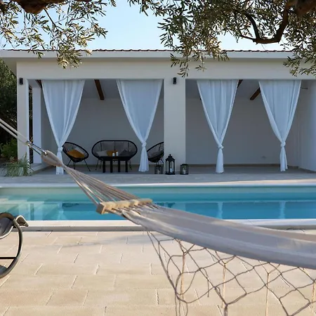 Stone Olea-three Bedroom With Pool Villa Supetar