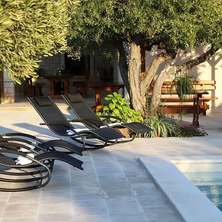 Villa Stone Olea-three Bedroom With Pool Supetar