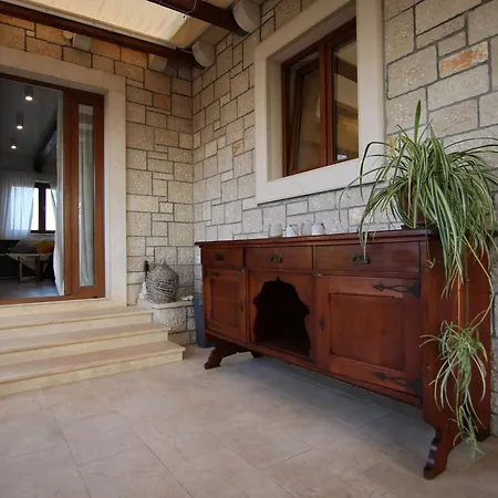 Stone Olea-three Bedroom With Pool *